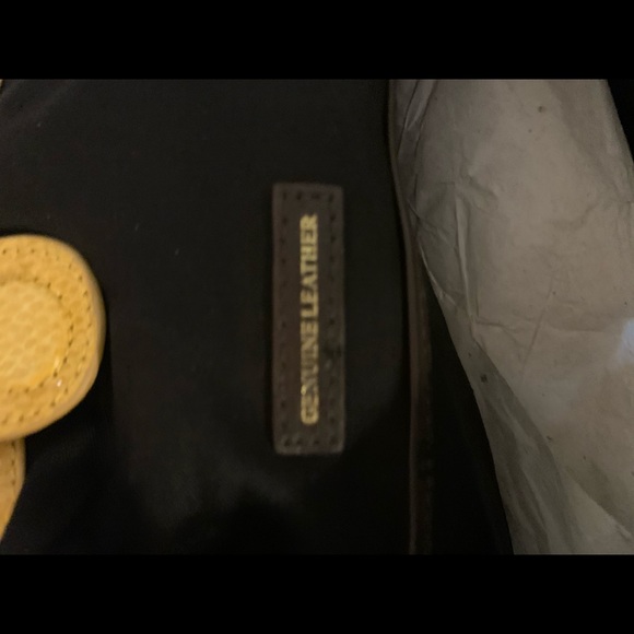 Leather travel or carrying bag. - Picture 2 of 6